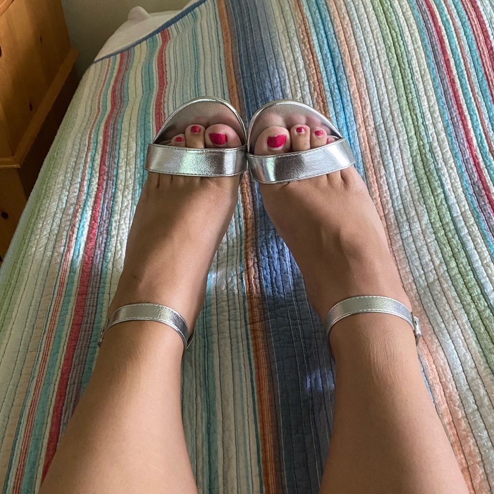 Silver Aryaw Heels Size 8W - Picture 5 of 11